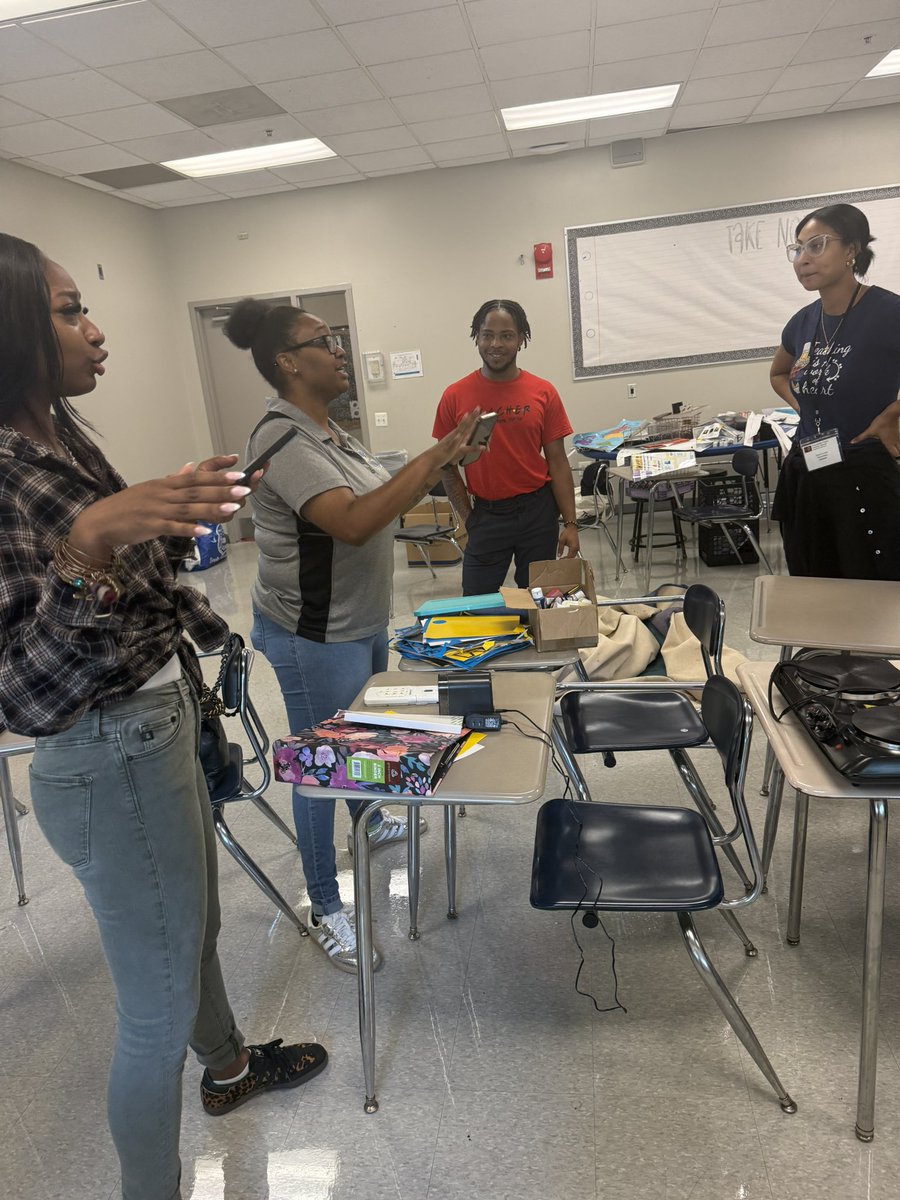 bforbree97's tweet photo. Eagles 🦅 Excited To Collaborate And Get In The Field 💛💙 
@FriendshipPCS  @FPCS_Woodridge 

#JourneyTo30
#OneFriendship #AspireMore #FriendshipsJourneyto30 #OneFriendship #FPCSWD https://t.co/tWJcNCq6GP