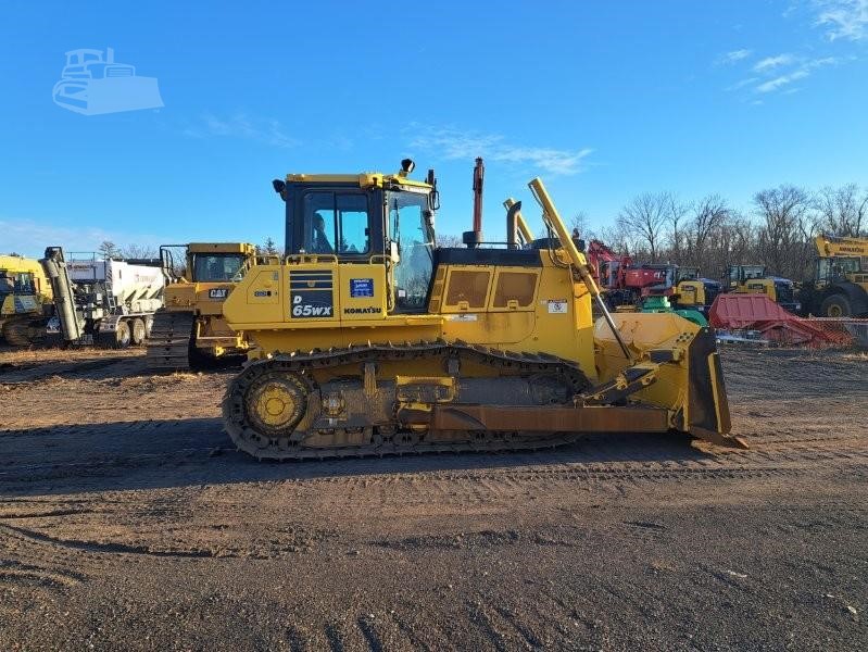 machinerytrader's tweet photo. 🚧Built to push. Ready to work. 💪

This 2019 KOMATSU D65WX-18 Crawler Dozer has 4,850 hours and is ready for its next jobsite. 🏗️

👀Take a closer look here! ➡️ https://t.co/3Vq0Rt1z5v

#MachineryTrader #Komatsu #CrawlerDozer #HeavyEquipment https://t.co/JYnj98UQkp