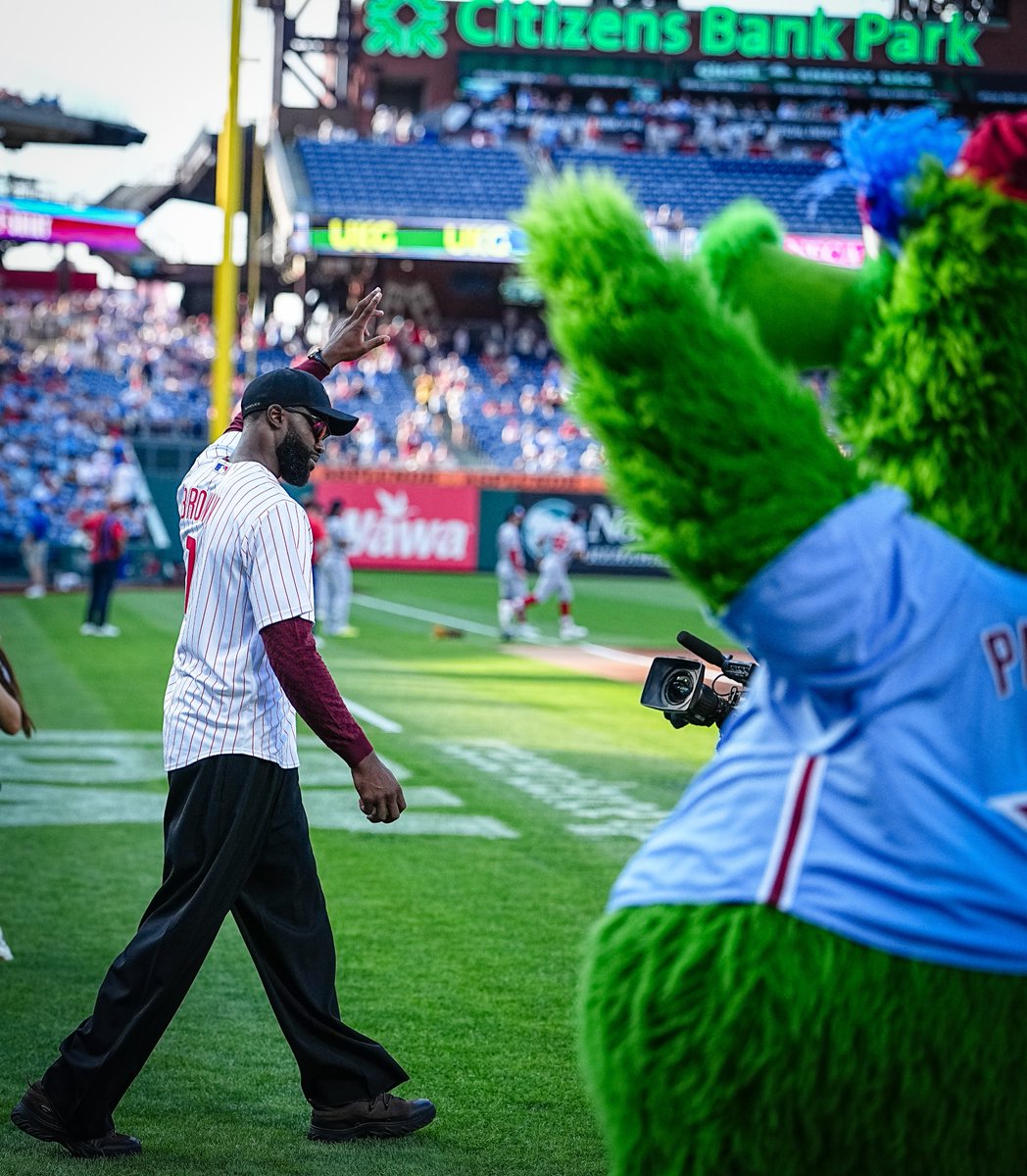 Phillies's tweet photo. JAYLEN BROWN IS IN THE BUILDING!

@FCHWPO x #RingTheBell https://t.co/ni6S8zVeMy