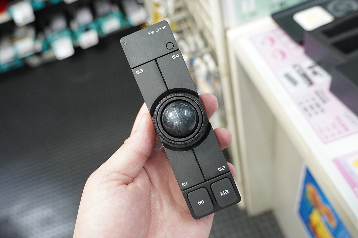 watch_akiba's tweet photo. 更新：スリム形状でキーボードとも組み合わせやすいトラックボールマウス「Nape Pro」がKeychronから https://t.co/WpWtd9fLI7 https://t.co/EYRSUvbwuj