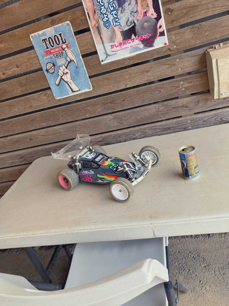 SNjIUZ0vFOYw83Q's tweet photo. この車は自分が上手くなったような錯覚をする車。

この車はRC10の歴史や構造に詳しくない自分にはパーツ探しが知恵の輪のような車。

だがそこが面白い🤣

#89stealth https://t.co/xGmMBcnK4L