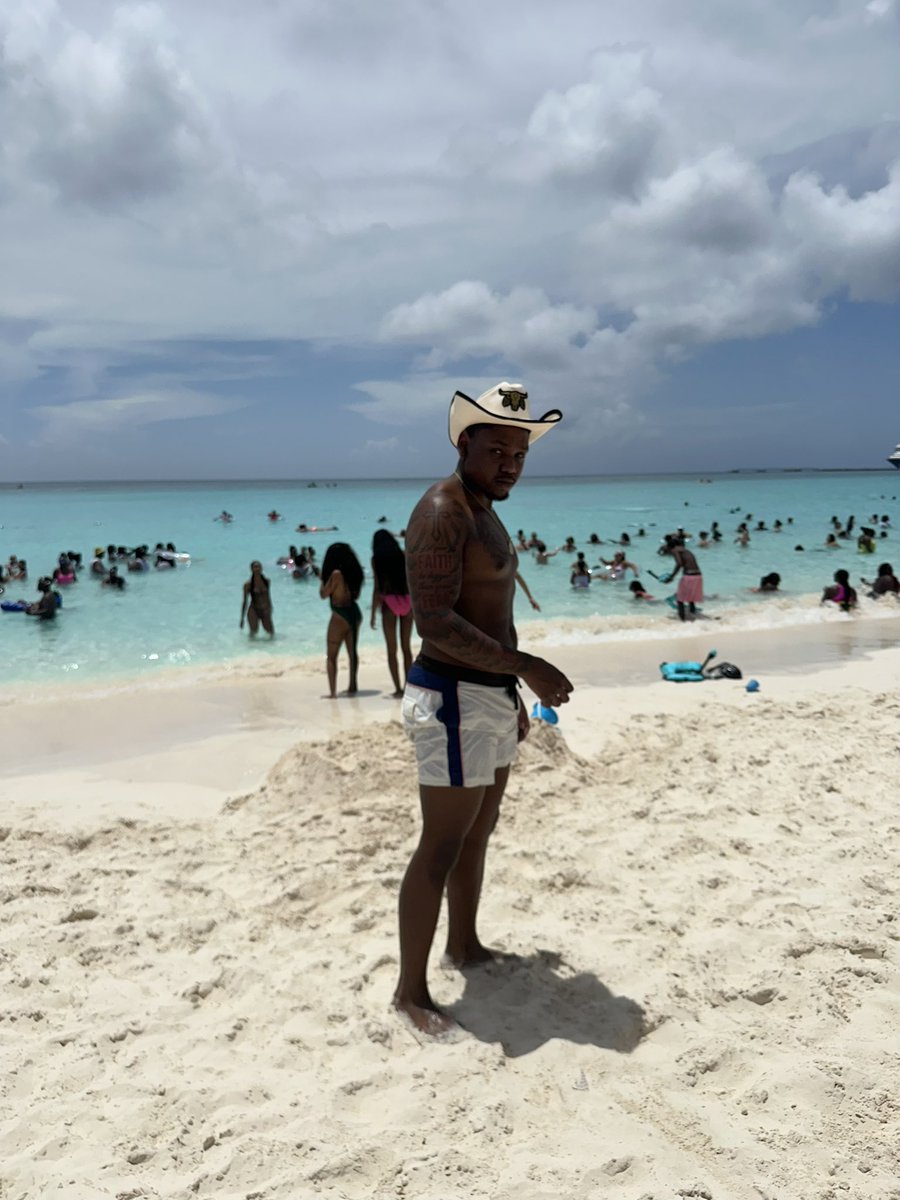 maisonmarjelia's tweet photo. bahamapapa 🇧🇸 https://t.co/fb1QEm5XaE