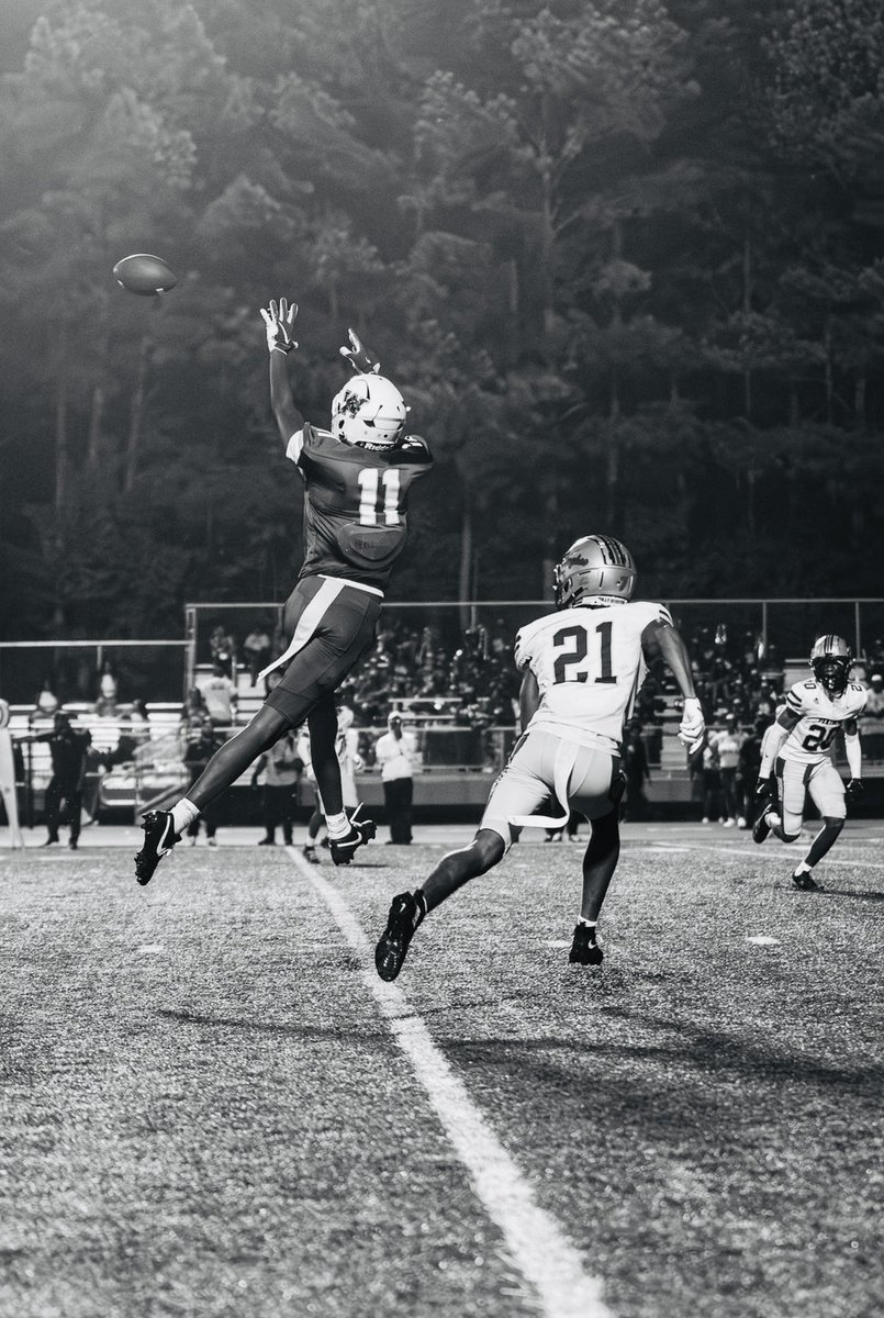 therealroscoe11's tweet photo. Hiding in plain sight……. #theBiggest #BigScoe #Unicorn #photogenic @WVU_GBE @BlueGoldNews @TEwracademy @RecruitWestlake @kwhit4 @WVUfootball @RecruitGeorgia @adamgorney @TJ_Randall12 @SSN_WVU @WVSportsNow @CMAnderson247 @espn @On3 @247recruiting @Rivals @RustyMansell_ https://t.co/8IauOf9aUH