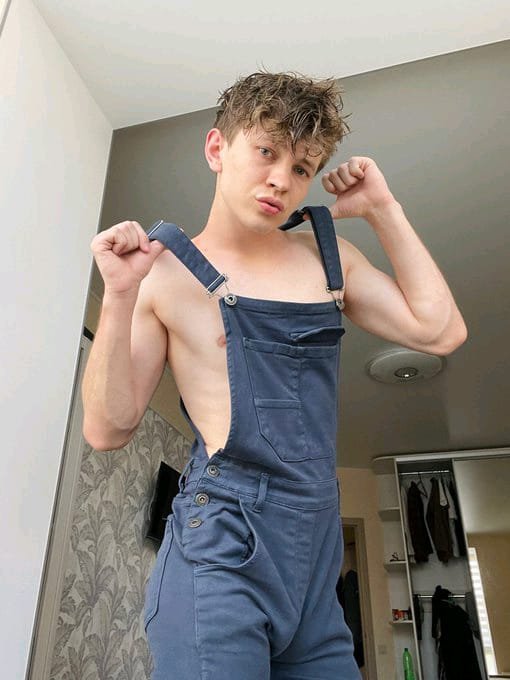 lightDante76's tweet photo. 🏳️‍🌈🏳️‍🌈🥰 https://t.co/fwgAN8K5vg