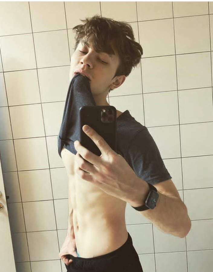lightDante76's tweet photo. Hot🔥🏳️‍🌈 https://t.co/urxZ9sEvQI