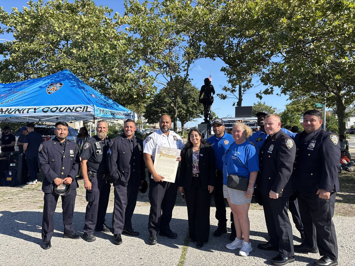 NYPD100Pct's tweet photo. Amazing things are happening in #Rockaway. On Tuesday evening, we gathered to make the National Night Out Against Crime a success. That’s the Rockaway spirit. #RockawayStrong!!! https://t.co/4MjVg3V18t