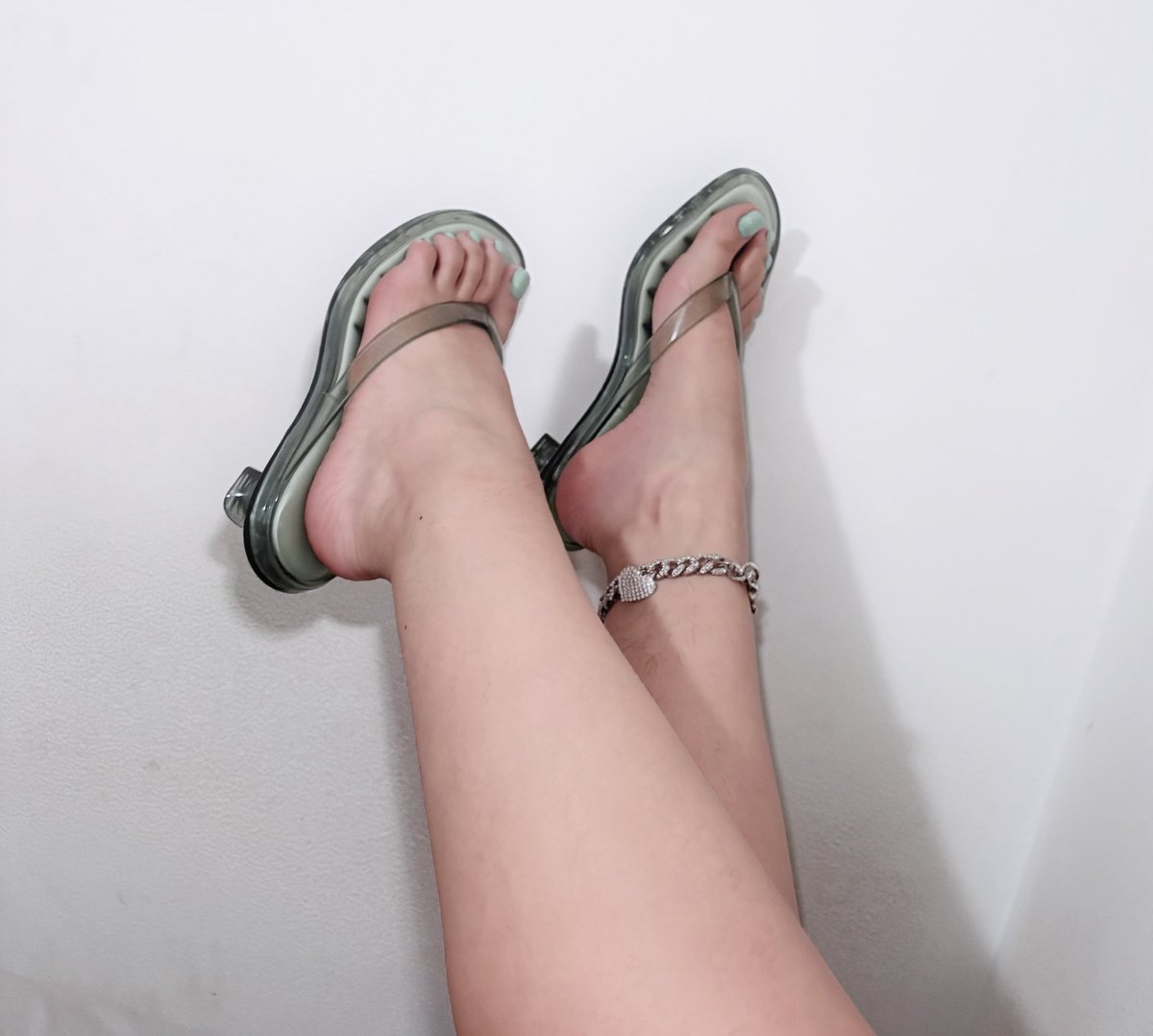 ladyhedonism's tweet photo. mereço ser exaltada por essas sandálias. https://t.co/DvUQ6HPxMN