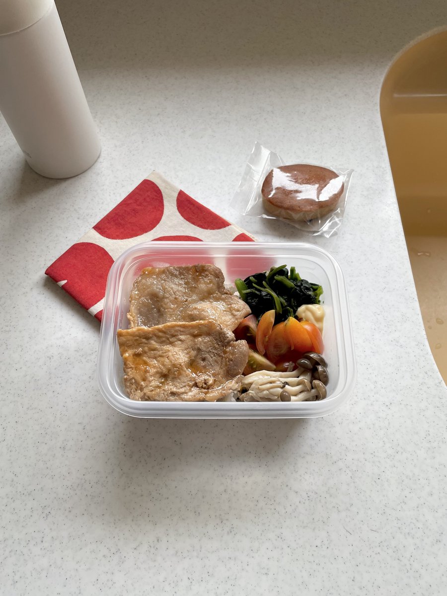 ohayo225's tweet photo. 娘のお弁当。庭のトマト https://t.co/dZClo6jQAL