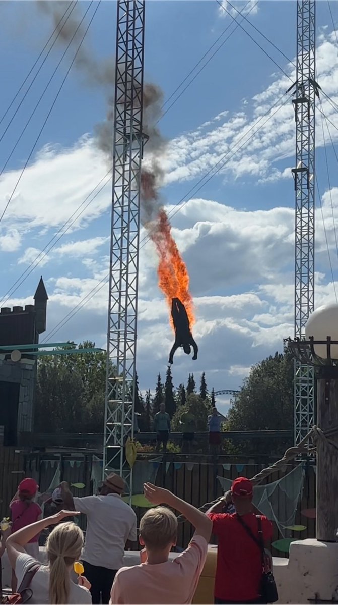 mockudrames's tweet photo. Aquí... viatjant amb una camper https://t.co/zFJMC65D5x