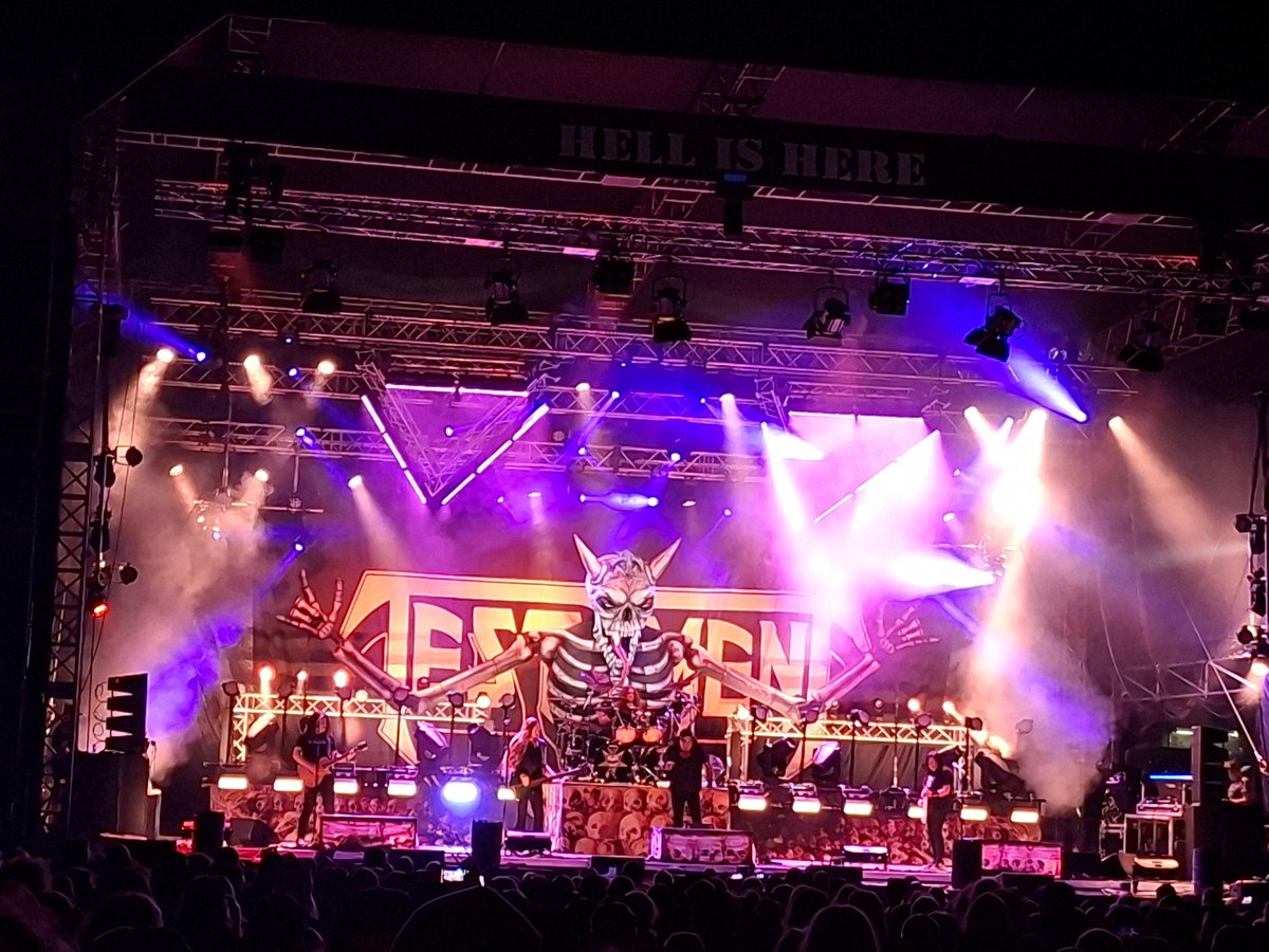kopptisch's tweet photo. Testament liefern mit Freude, die rüberkommt. Musikslisch nat. Thrash, der immer ein bisschen an Metallica vorbeischrammt. Hist. bedingt. Aber feiner Abschluss vor trad. Metaldisse. #psoa https://t.co/JndeBrVfHx