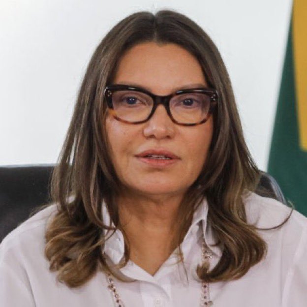 stagepopbr's tweet photo. Janja Lula sobre o Discord: 

“Eu acho que a gente retirar imediatamente é um apelo que eu faço o Discord do ar! A gente precisa bloquear o Discord no Brasil de qualquer forma, a gente precisa encontrar instrumentos para isso acontecer. Eu não posso aceitar ver uma menina de 13 anos se mutilar ao vivo no Discord e m0rrer. Eu não consigo admitir um país desse...”