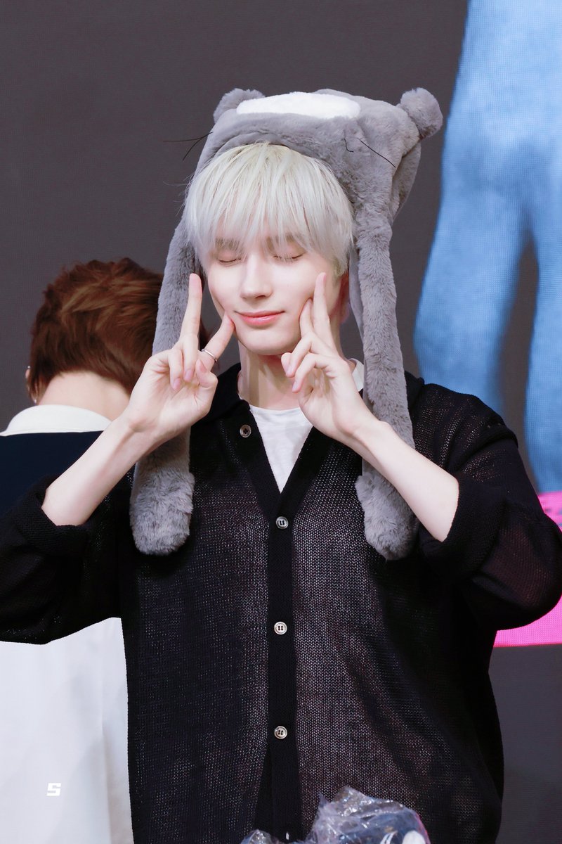 mogo0mogo's tweet photo. ★ 260801 TXT ヒュニンカイ 着用

🏷️ THEENDQUESTION

Linen blend collar cardigan / BLACK

🔗 https://t.co/NKmHfPjtqh

#TXT #ヒュニンカイ #투모로우바이투게더 #휴닝카이 #HUENINGKAI #THEENDQUESTION #TXT_outfit https://t.co/0e230ZpB4U
