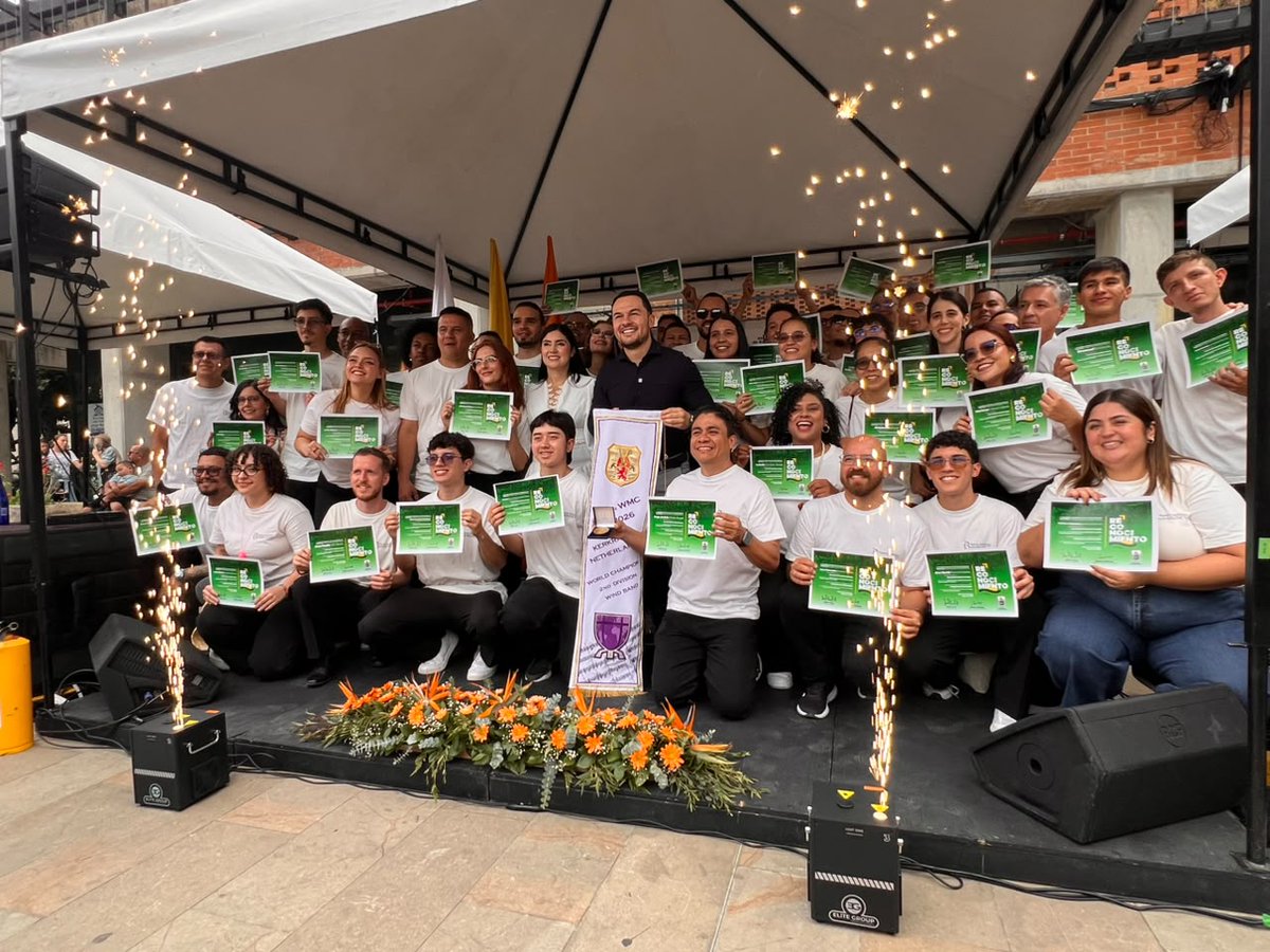 JohnFGonzalezM's tweet photo. ¡Qué orgullo recibir a nuestros campeones del mundo! 🏆🇨🇴
Felicito a la Banda Sinfónica de Sabaneta 'Juan David Castaño Arango' por conquistar el primer lugar en el World Music Contest 2026, en Países Bajos. Hoy demuestran que el talento y la disciplina no tienen límites. ❤️ https://t.co/6JzTtXxZxT