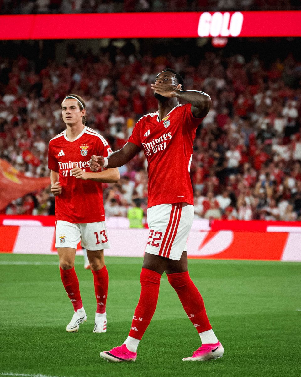 SLBenfica's tweet photo. ⚽️ 1.° golo oficial de Jhon Durán! https://t.co/zIfCv1nZER