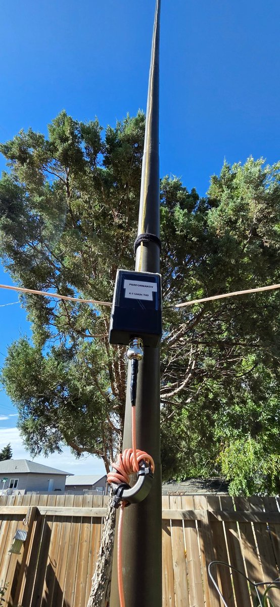 VE5REV's tweet photo. Introducing the #Performakov antenna! Rybakov crossed with a Performer. 25'/7.6m radiator &amp; two elevated radials (same length). Tuner does 40m-6m no sweat. Hunted POTA 20w SSB from the backyard. Super awesome portable antenna! https://t.co/UIIZeXy4yu
