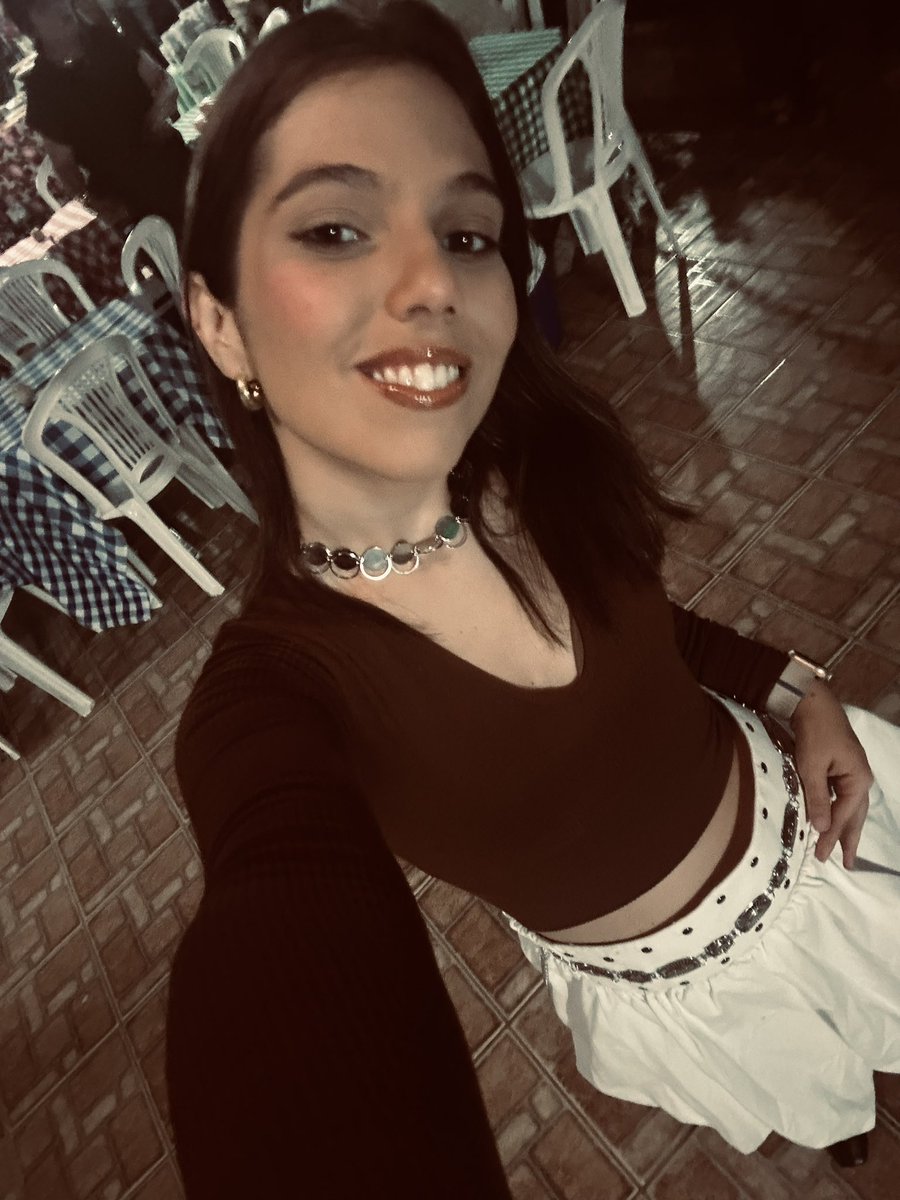 autorameline's tweet photo. chegou agosto e graças a deus sou linda e lésbica #wlw https://t.co/9Jh8oYX74T