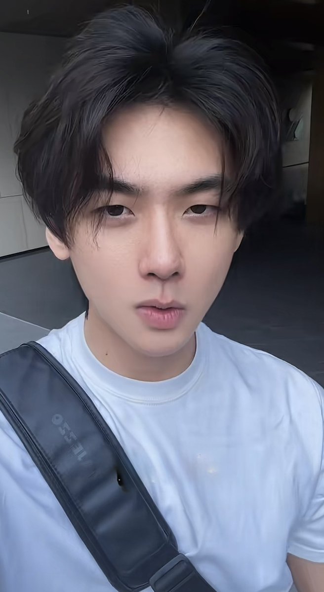 Krisbccc's tweet photo. 四个博主的照片，新账号可以关注一下，老账号给封了，老粉可以福利价 https://t.co/e35d29nKEq