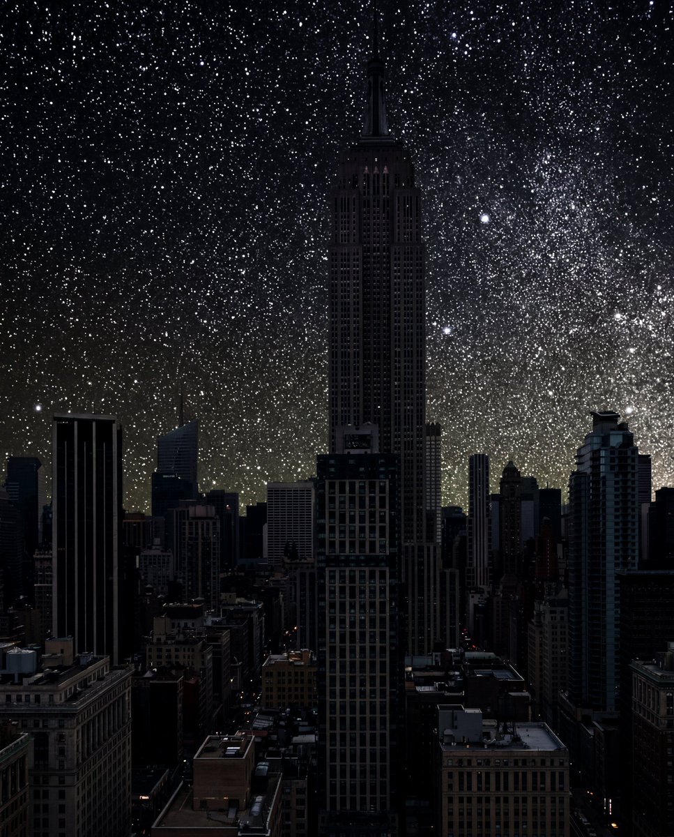 AstronomyVibes's tweet photo. We should have a holiday called "Space Day" where lights are turned off to appreciate our starry night. https://t.co/UX1tDetuAR