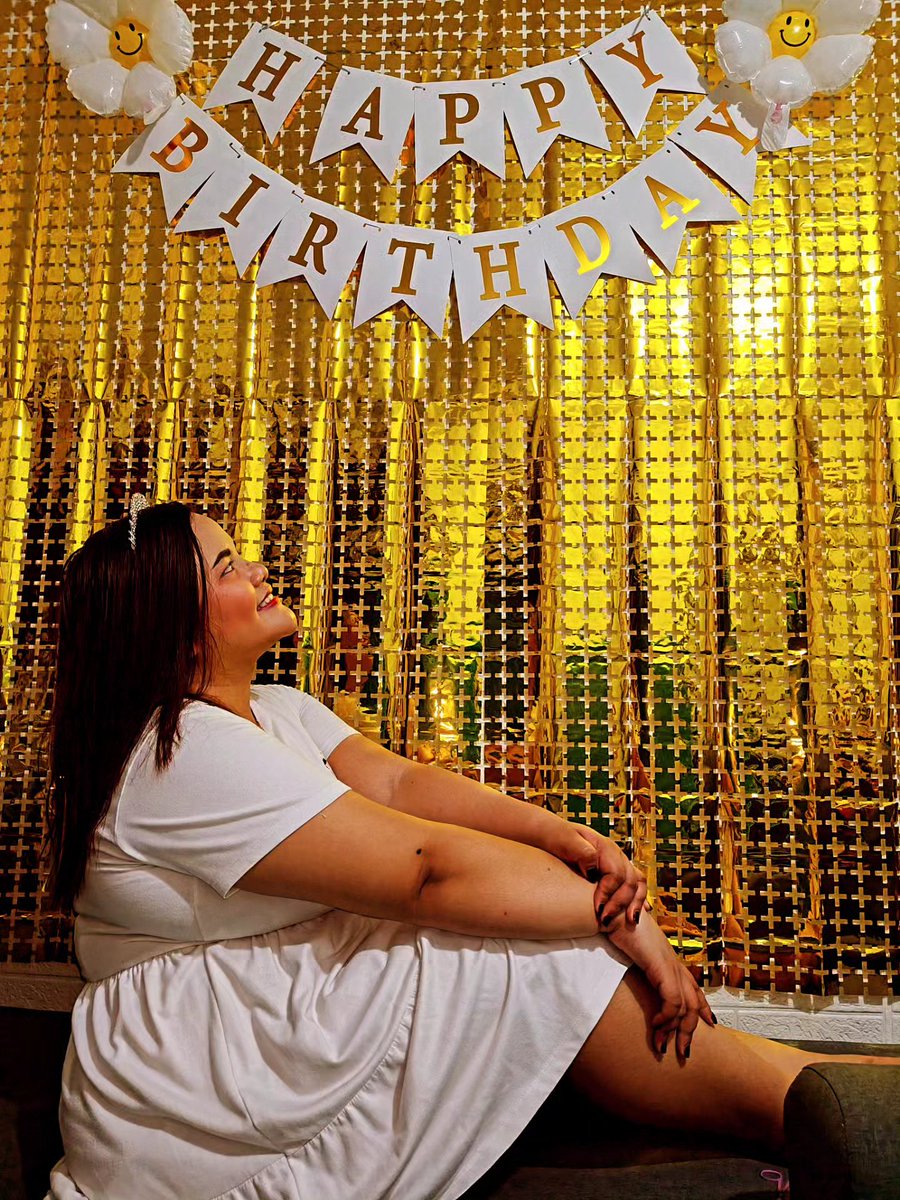 itsmerleeey's tweet photo. Last year in 20's🥳

Claiming the best and happiest era 🤍✨

Beyong grateful and blessed 😇

#29thbirthday #augustbaby https://t.co/8EMTQ0k13x