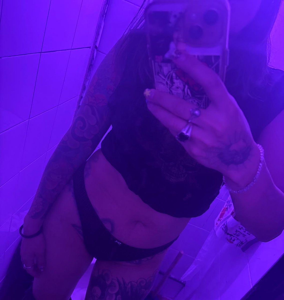 palyjul52231's tweet photo. Ya le gustó tomarse fotos cuando estamos en algún bar 🍻😈🔥 https://t.co/iHNc4xPXXC