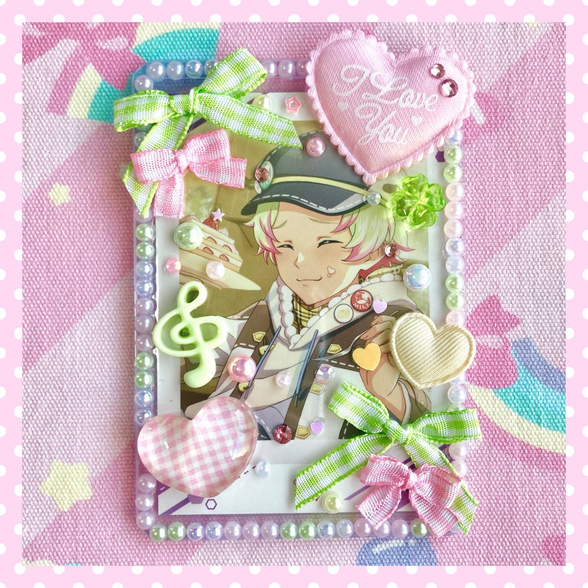 tama_deco's tweet photo. ·̇·̣̇̇·̣̣̇·̣̇̇·̇ ୨୧⊹︶︶︶⊹︶︶︶⊹︶︶︶ ⊹︶︶︶⊹ ୨୧ ·̇·̣̇̇·̣̣̇·̣̇̇·̇ 

💚🎀ピンク×黄緑 トレカデコ🎀💚
猫柳キリオくんに試着してもらってます🍼💛

 #デコケース  #ハンドメイド  #硬質ケースデコ https://t.co/KTWWVxyFID