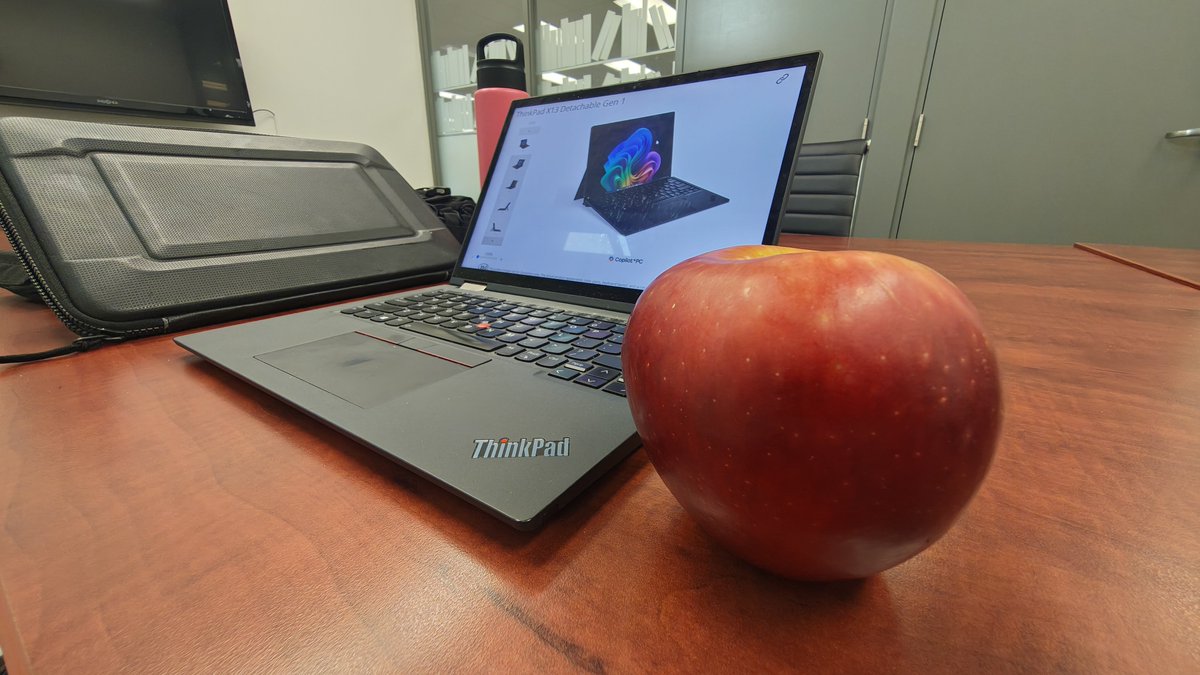 geordiemuppet's tweet photo. All this virtual posturing about which is better....
I think we can agree Apples can be fine. Especially if they are Cosmic Crisp or Granny Smith.
#ThinkPadThursday #ThinkPad. https://t.co/J8f5URZVEs