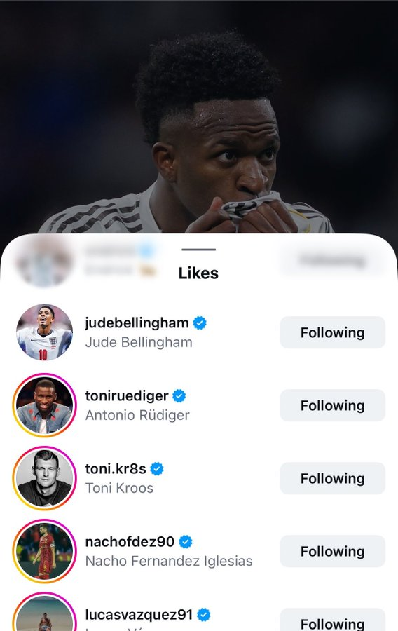 Cr7stianismo_'s tweet photo. ¿Alguien me puede decir por qué nuestro cuarto delantero (quinto ya con Diomandé) no ha reaccionado a la renovación de Vinícius?

No le dio ni las gracias a Gonzalo cuando se fue eh https://t.co/9LmkT6bX5T