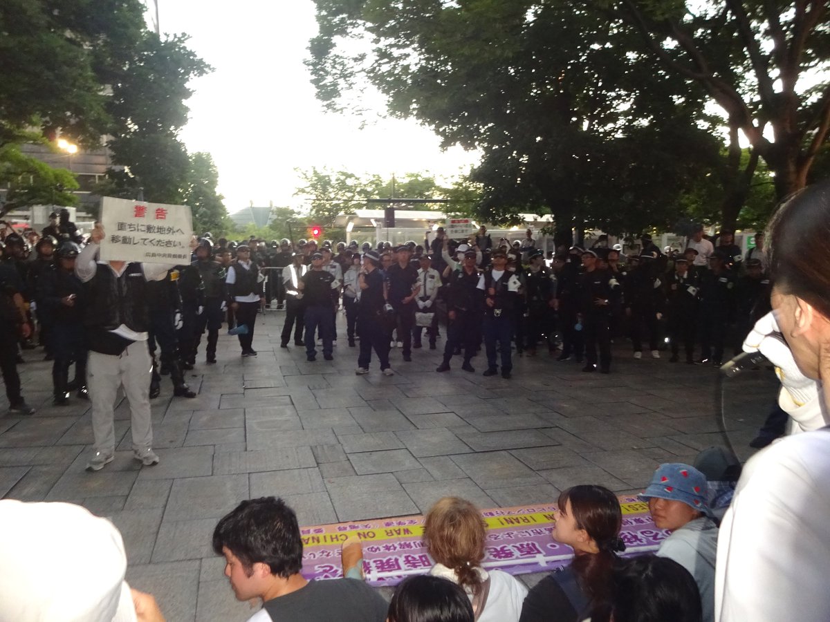 demokyoto's tweet photo. 被爆81年反戦・反核・反原発　8・6ヒロシマ行動原爆ドーム前座り込みが、2026年8月6日開催されました。右翼に怯え尻尾を巻いて逃げる脱落転向左翼や、口先ばかりで闘えない腰抜け左翼の屍を超え、唯一広島市当局と機動隊、右翼の暴力に対峙し原爆ドーム前で闘い抜きました。！ https://t.co/E5fdowOwLT