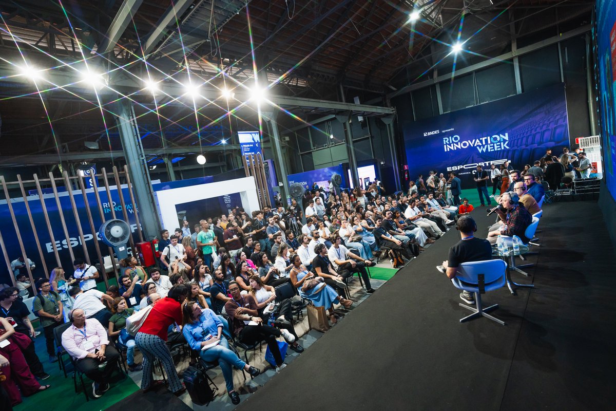 sportinsiderbr's tweet photo. A disputa comercial entre os grandes do Rio. André Monnerat conduz painel sobre Marketing de clubes com Ricardo Hinrichsen, Ronaldo França, Marcelo Furtado e João Vitor Assunção. @rioinnovationbr 

Fotos: Eduardo Alves/Sport Insider https://t.co/f1SUTIxfU8