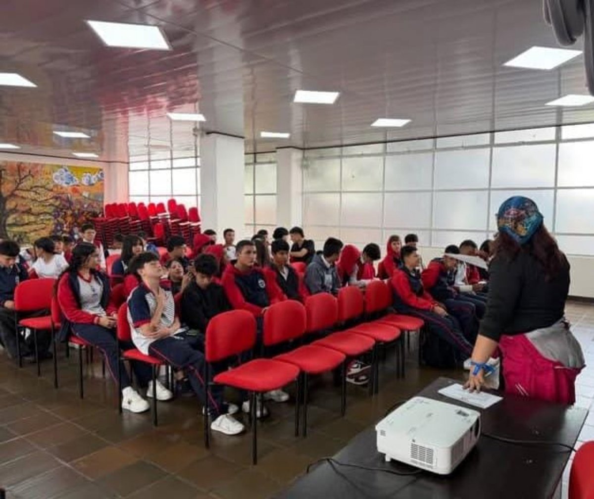 s9f47's tweet photo. ¡Holaa! Estoy buscando trabajo, les agradecería si pueden compartir:

Soy psicóloga. He trabajado en el diseño e implementación de programas de promoción de la salud mental y fortalecimiento comunitario, acompañando a NNAD en facilitación de talleres y actividades. 1/2 👇🏻 https://t.co/zzJp7voQD7