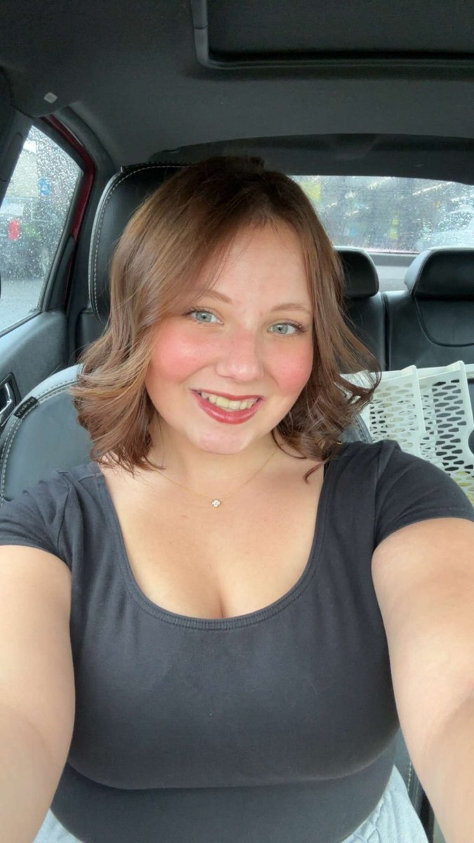 m4ryssong's tweet photo. new hair #bob and new car #pipermclean https://t.co/uoMe8iyyI8