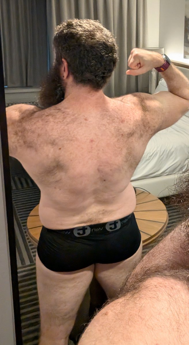 ranchxxx1's tweet photo. Did I go to the gym? Yes. Did I also go to shake shack after? Yes. So... Whatever that maths out to. https://t.co/reKH0Yertc