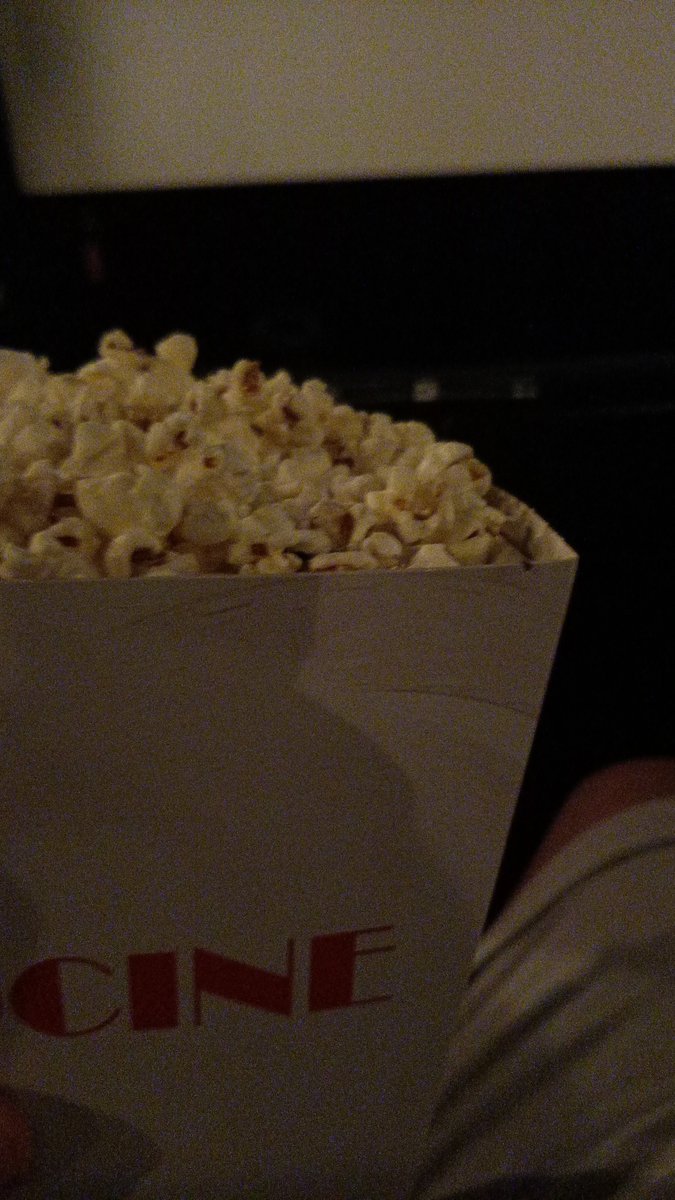 JosaJodido's tweet photo. Viendo Spiderman de la forma que Peter Parker hubiera querido:
Solo y con el corazón roto https://t.co/IH8YCZRXDF