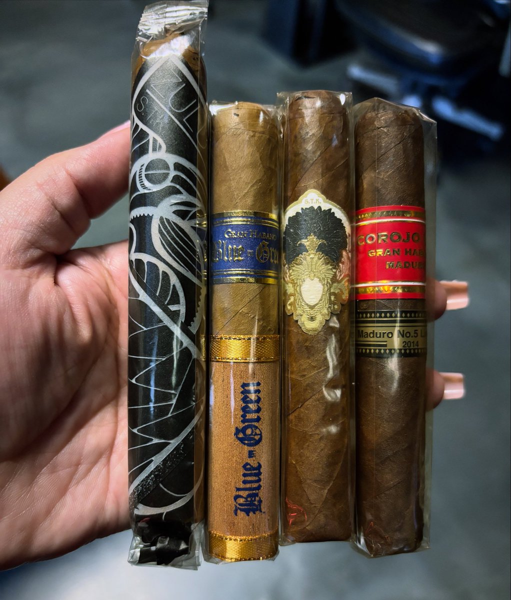 SophiaM41298966's tweet photo. Thank you Bradon and Drew for the #cigars #sophiassmokes #elcidscigarshop #elcidscigars #cigaroftheday #cigars #cigarboss #cigarlounge #cigarshop #cigartime #botl #sotl #cigaraddict #cigarjunkie #cigarworld #cigarnation #cigarcollector #cigarlover https://t.co/Pr8f1xVKDA