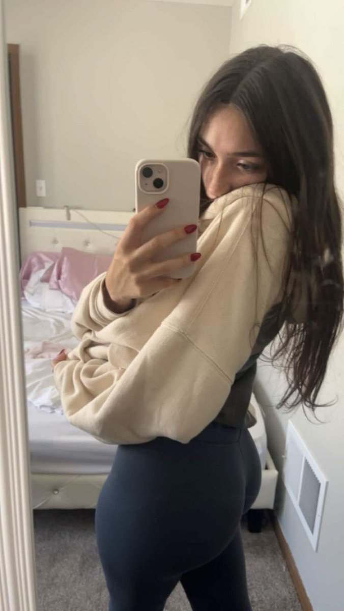 _weluvsluts_'s tweet photo. @RamonaMommy2 Sent me his gf’s pics look at that ass 😍#exposed #irlexposed #gfshare #submission #ass https://t.co/gyGuWBqxRO
