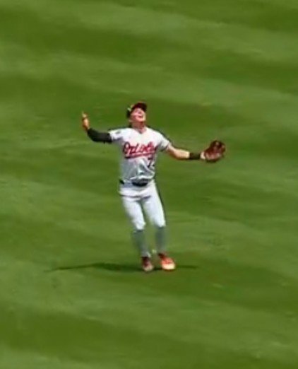 DanClarkSports's tweet photo. Jackson Holliday lost a routine pop up in the sun today...

... while wearing sunglasses on his head.

The scorer should have ruled it an error due to stupidity. https://t.co/9Ej1EfDubF