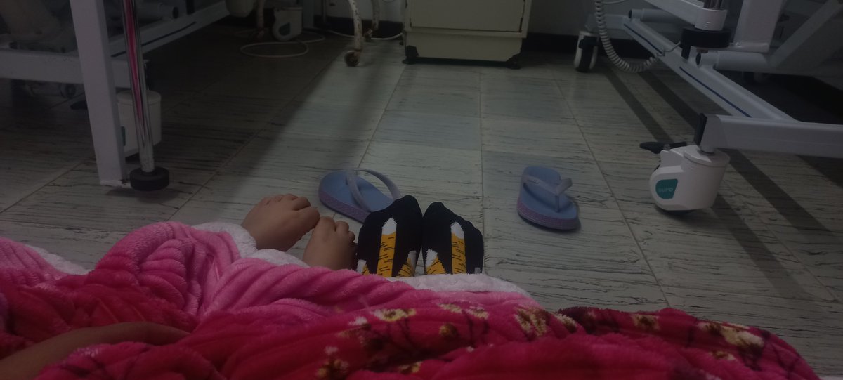 VALIS6660's tweet photo. Resulta que terminé en el hospital con mi mejor amiga JAJAHKAJAKA  ☆! #shtwt https://t.co/3J91xYGQrI