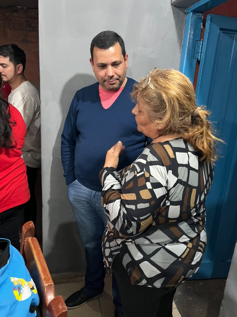 GastonEGGomez's tweet photo. Hoy estuve en el barrio Lincoln, donde los vecinos me recibieron con muchas inquietudes y ganas de ser escuchados. Gracias a Angélica Argañaraz por abrir este espacio de encuentro y diálogo tan necesario. https://t.co/XmWVzRW2Y8
