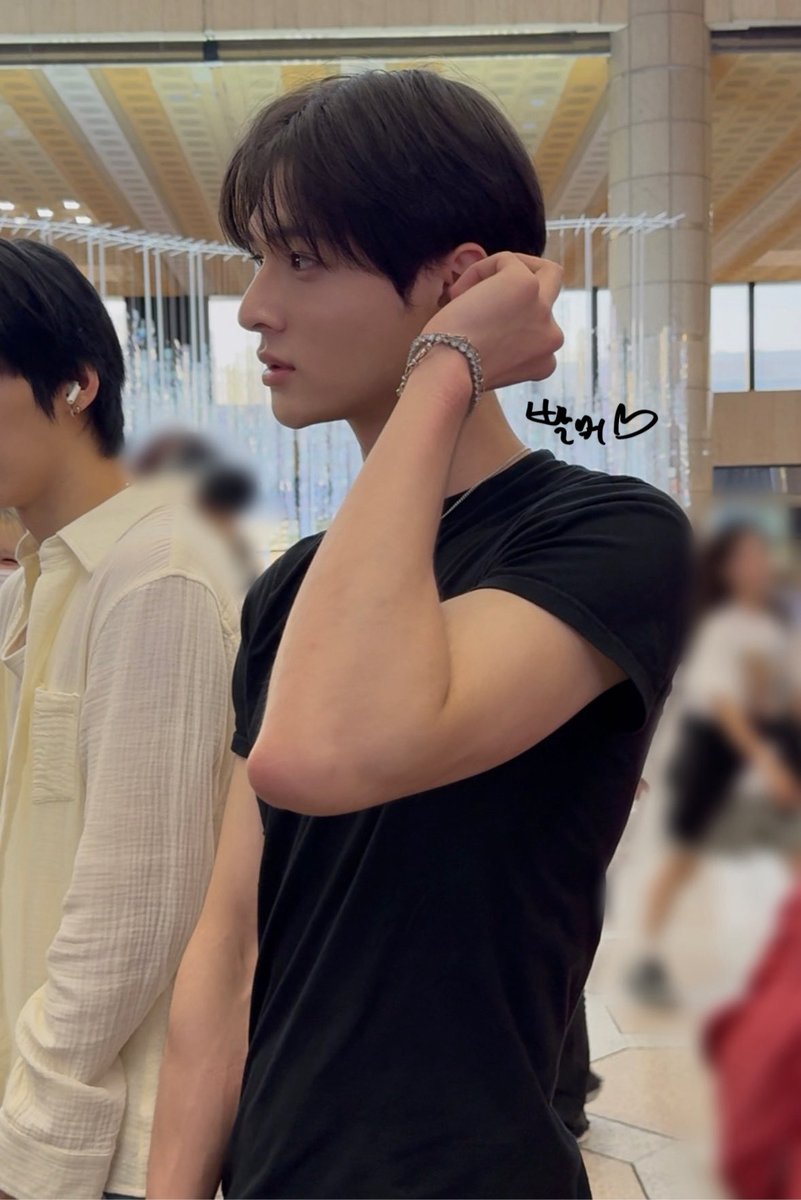 ppalmoz's tweet photo. 260807 GMP 출국

✈️

#앰퍼샌드원 #AMPERSANDONE #마카야 #MACKIAH #이예준 https://t.co/LqlDIpD3fN