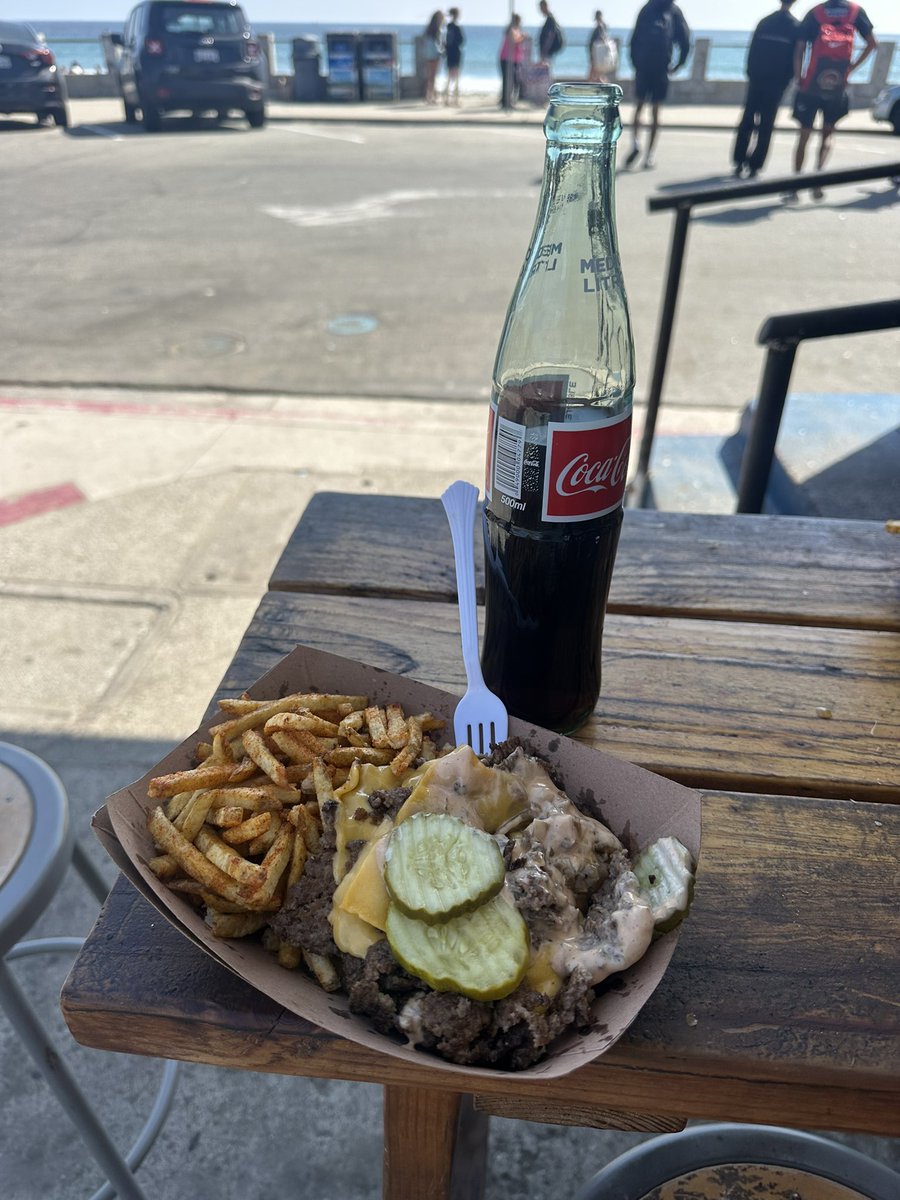 AlpacaAurelius's tweet photo. Triple grass fed burger, tallow fries and a Mexican coke is the ultimate superfood https://t.co/cz9kqRHtEN