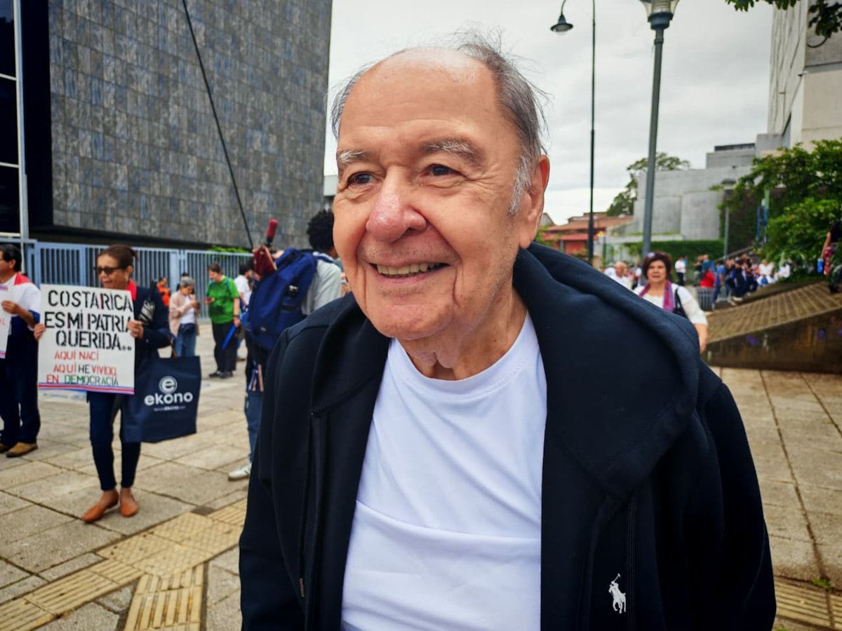 nacion's tweet photo. ‘Cuando la patria peligra, no se puede ser observador’, afirma a los 91 años exdiputado que participó en la creación de la Sala Constitucional👇 https://t.co/5ZTM6xxseR