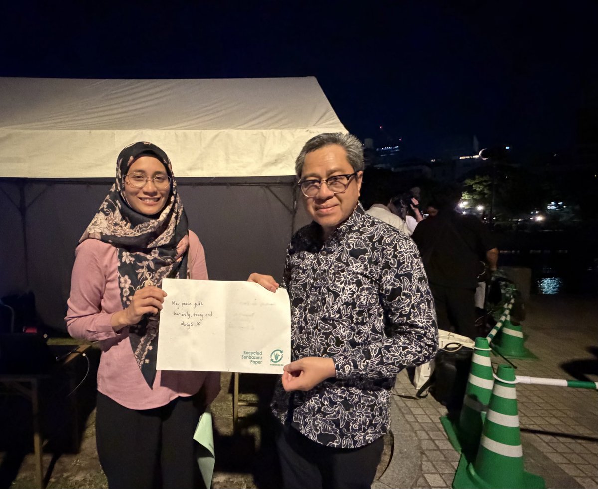 rozianghani's tweet photo. Participated at the Hiroshima Lantern Floating ceremony along the Motoyasu River near the Atomic Bomb Dome, conveying a message of peace

@MYEmbassyJapan https://t.co/sIhZ46TuBm