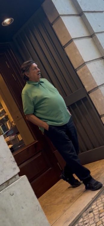 jorgegogdl's tweet photo. El diputado Napoleón Gómez Urrutia @NGomezUrrutiaMX de vacaciones en Lisboa, Portugal mientras acumula 42 faltas a la cámara de diputados.

Ese compromiso con la izquierda austera y sindicalista si se ve. https://t.co/t72TVrDCnv