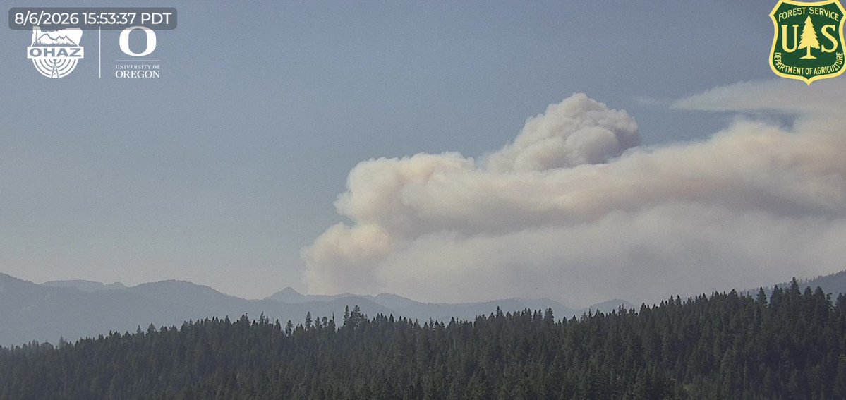 The_Weatherman2's tweet photo. MAJOR increase in activity on the #ThreeQueensFire today, which is 10 miles east of Snoqualmie Pass. It was likely started by lightning on July 15th, and has been relatively dormant until now, as it's dry enough for it to burn rapidly SW. Might be a new problem... #wawx https://t.co/eQXA8trghP