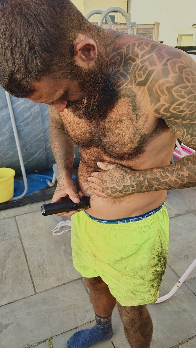 Bareboris11's tweet photo. Shaving….. making u weak 

DMs are open 
#hairychest
#shaving
#findom
#cashmaster
#TattooedHairy 
#payup
#cashalpha https://t.co/EQDHcrkjHJ