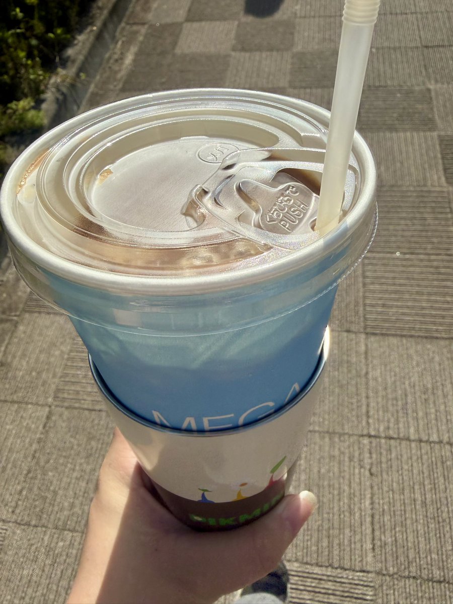 0408es2_tr's tweet photo. ローソンのメガアイスカフェラテうめーーー
盆休み前の仕事乗り切るぞ https://t.co/s7Lou6W9mu