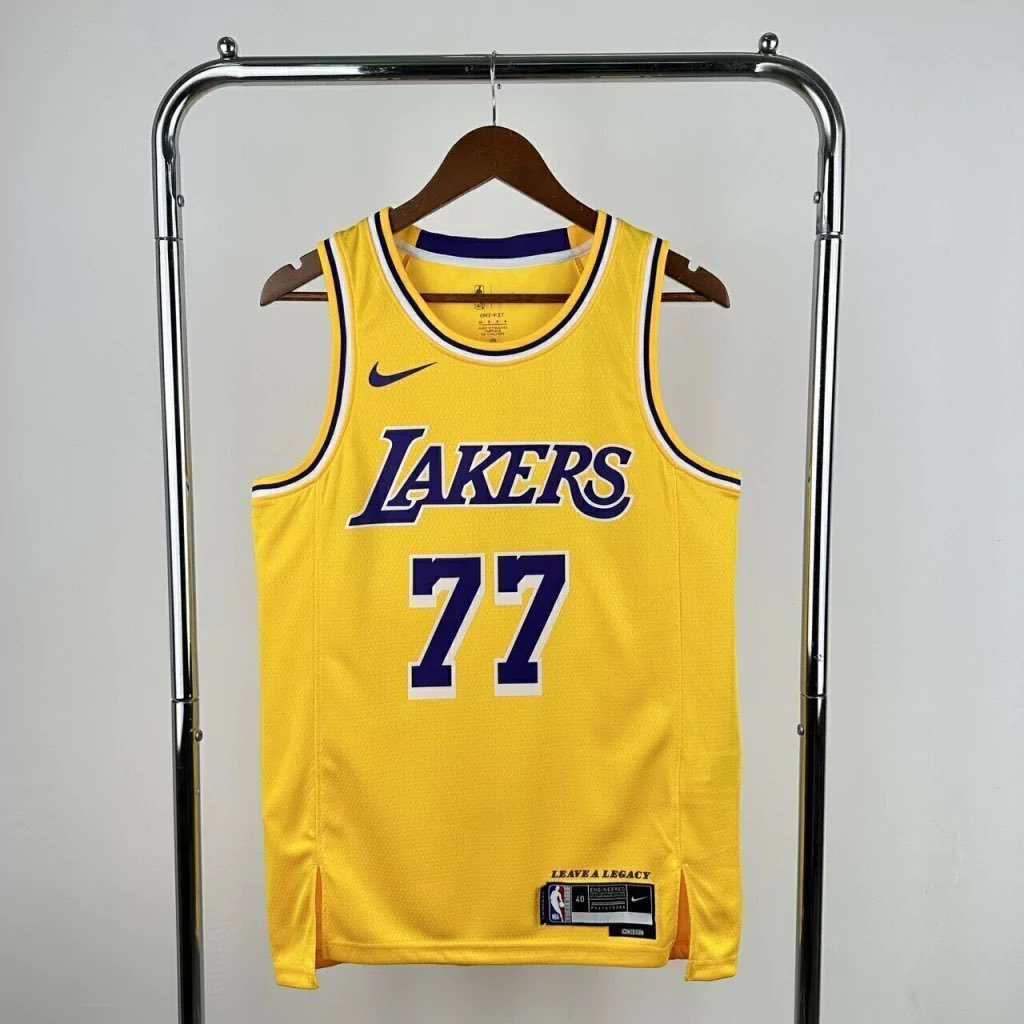 BrasilAD's tweet photo. 🚨 SORTEIO @BrasilAD E @sharkoutstore!!!!!!

NÓS VAMOS SORTEAR *QUALQUER* JERSEY DO SITE!!!!!!!! ISSO MESMO, O VENCEDOR VAI PODER ESCOLHER QUALQUER CAMISA DA NBA!!!!!

Regras:
- SEGUIR @BrasilAD E @sharkoutstore 
- DAR LIKE E RT NESSE POST
- MARCAR ALGUÉM NESSE POST

BOA SORTE! https://t.co/0lcLerMJuv