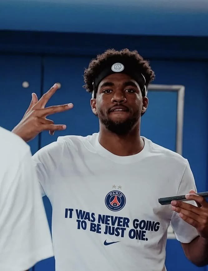 ParisVisionX's tweet photo. 🚨𝗠𝗕𝗔𝗬𝗘 : 𝗟𝗘𝗦 𝗚𝗥𝗢𝗦 𝗖𝗟𝗨𝗕𝗦 𝗦’𝗜𝗡𝗧𝗘́𝗥𝗘𝗦𝗦𝗘𝗡𝗧 ! 🇸🇳

🔴🔵 Voici la liste des clubs qui ont avancé plus ou moins concrètement pour Ibrahim Mbaye :

🇩🇪 Bayern Munich
🇩🇪 Dortmund
🇩🇪 Bayer Leverkusen
🏴󠁧󠁢󠁥󠁮󠁧󠁿 Manchester City
🏴󠁧󠁢󠁥󠁮󠁧󠁿 Manchester United
🏴󠁧󠁢󠁥󠁮󠁧󠁿 Liverpool
🏴󠁧󠁢󠁥󠁮󠁧󠁿 Aston Villa
🏴󠁧󠁢󠁥󠁮󠁧󠁿 Chelsea

💰 Selon les sommes réclamées par le PSG, certains se retireront naturellement…

Qui le signera selon vous ? 👀

🗞️ @lequipe