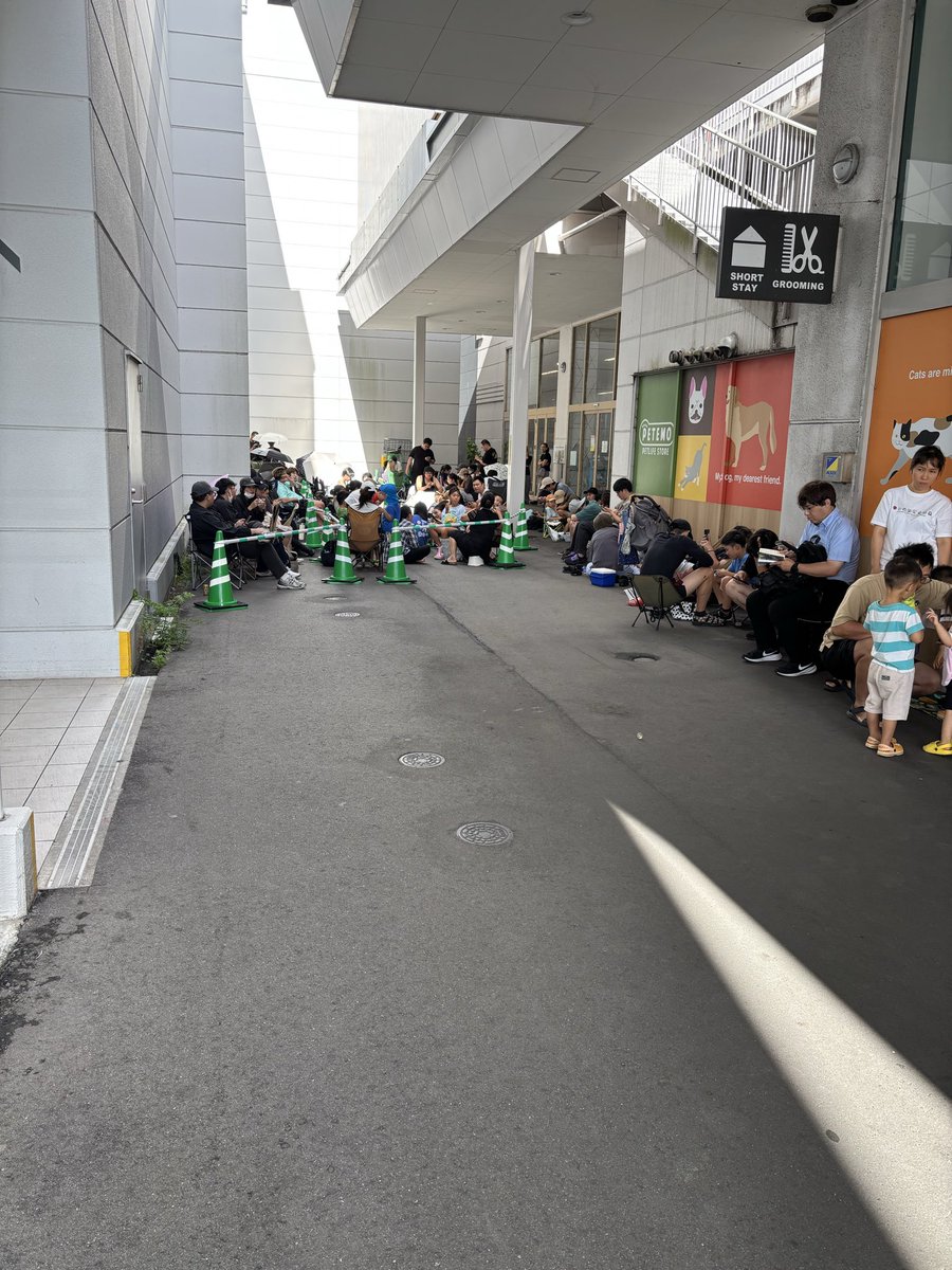 ub222ie's tweet photo. イオンモール東浦のポケモンカードストア
金曜日朝8時はこれですwww https://t.co/YkPLOyjAdB