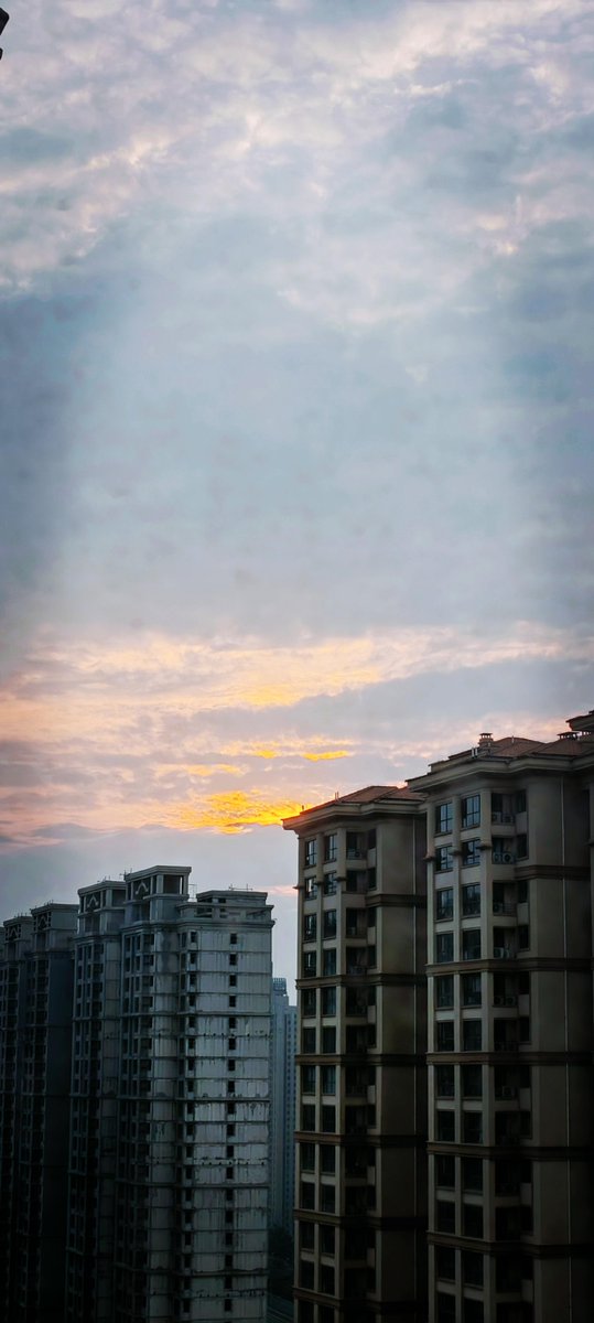 a117393's tweet photo. 今天傍晚居然飘起了毛毛雨，风里裹着栀子香，夏天的温柔都攒在这阵小清新里啦～， https://t.co/vGZIH5Hye2